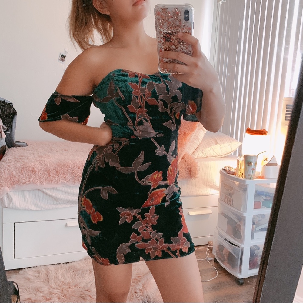 Forever 21 (Contemporary) Tube dress with sleeves